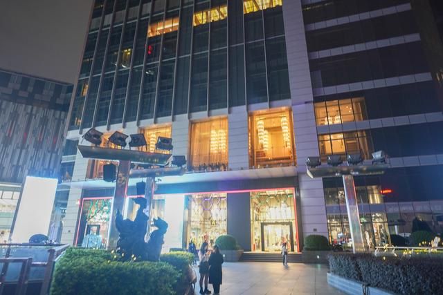 天河城 广州最繁忙地铁站上的商业神话